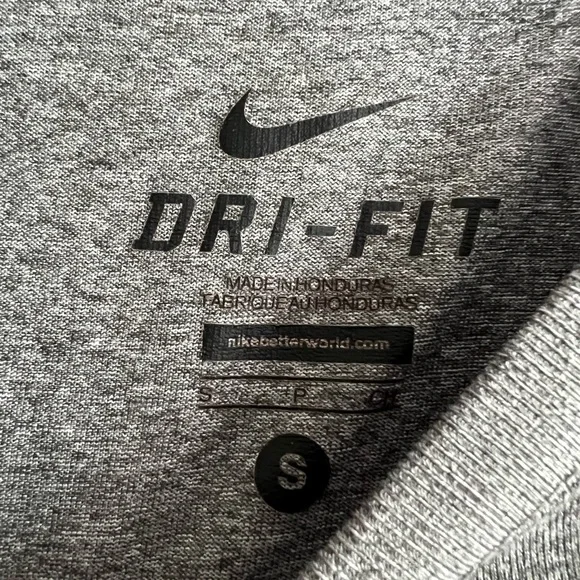 Nike dri fit shirt - Picture 3 of 4